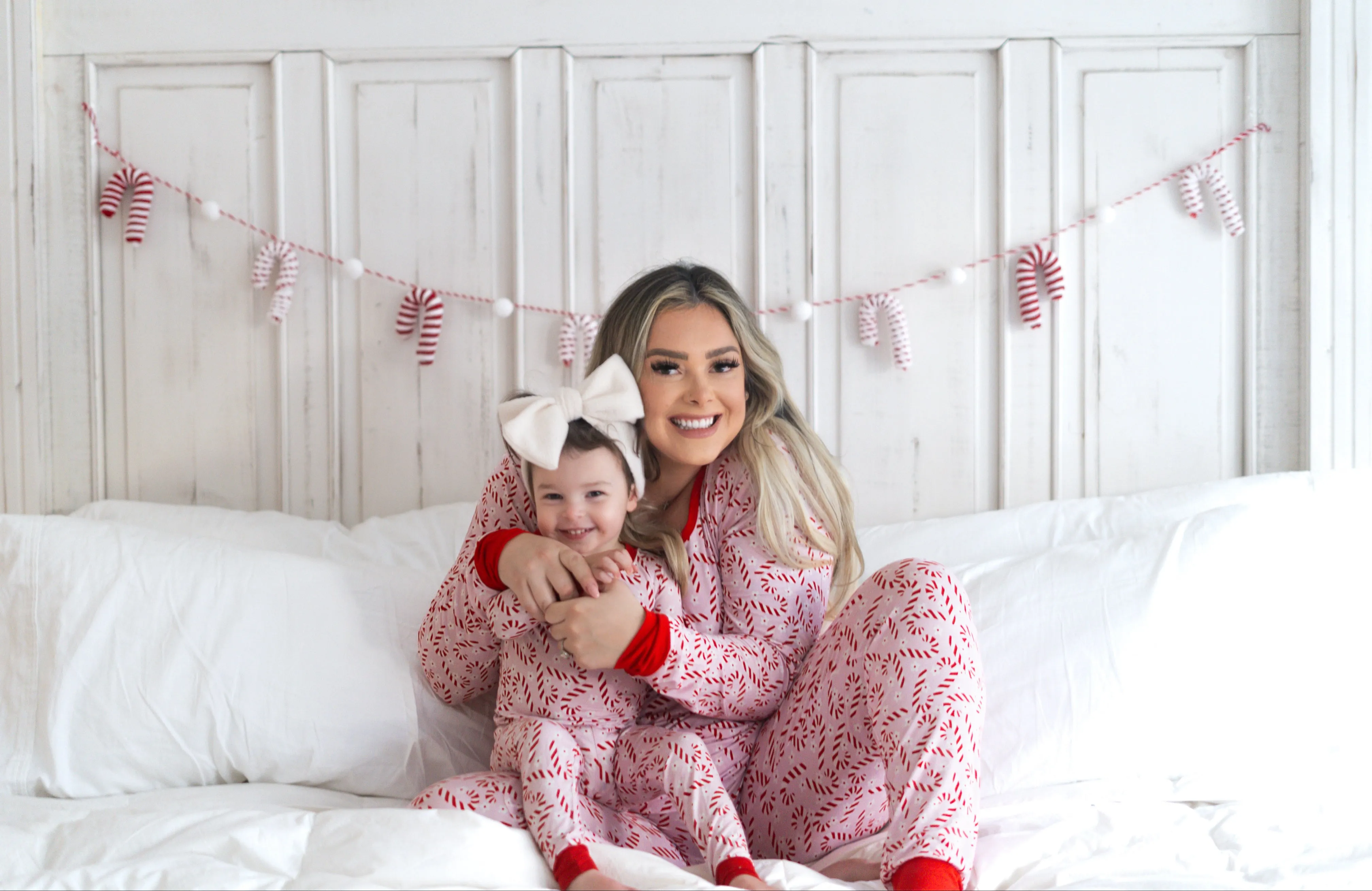 CANDY CANE DREAM WOMEN'S JOGGER SET