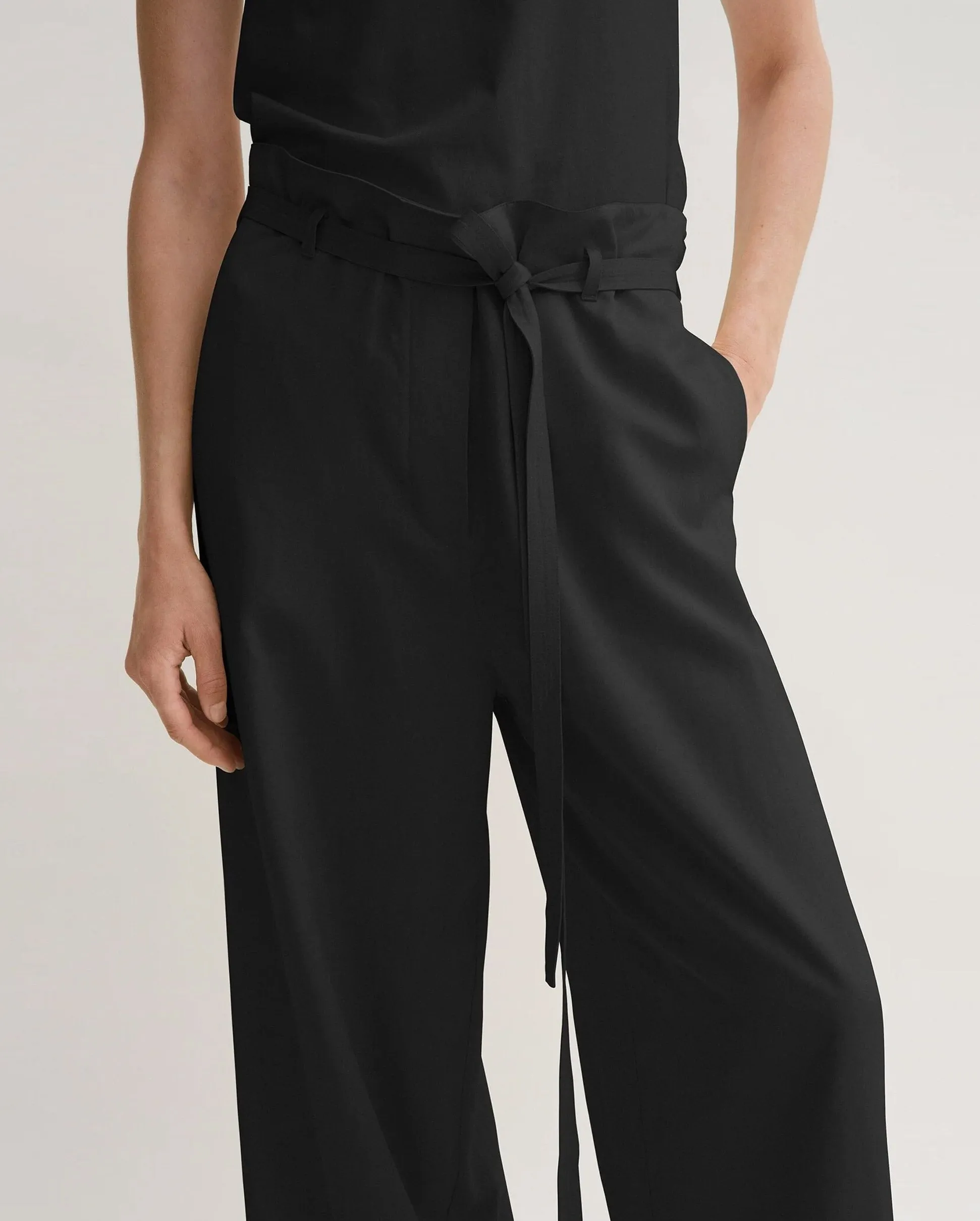 FLUID TIE-WAIST TROUSERS / BLACK